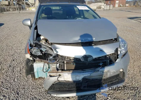 2015 Toyota Prius Two z USA, uszkodzony, nr VIN JTDKN3DU2F0449228